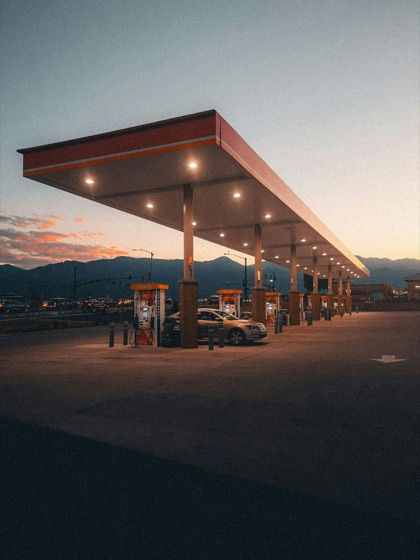 Geçici görsel olarak kullanılan akaryakıt istasyonu